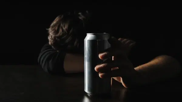 Implicações psicológicas do abuso de álcool na adolescência